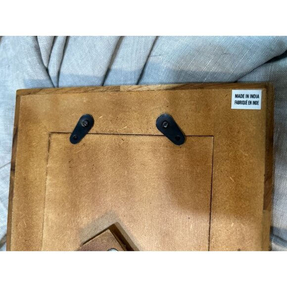 Hand-Carved Wooden Photo Frame With Ginkgo Leaf Inlay Design 4x6 Inches - Picture 6 of 8